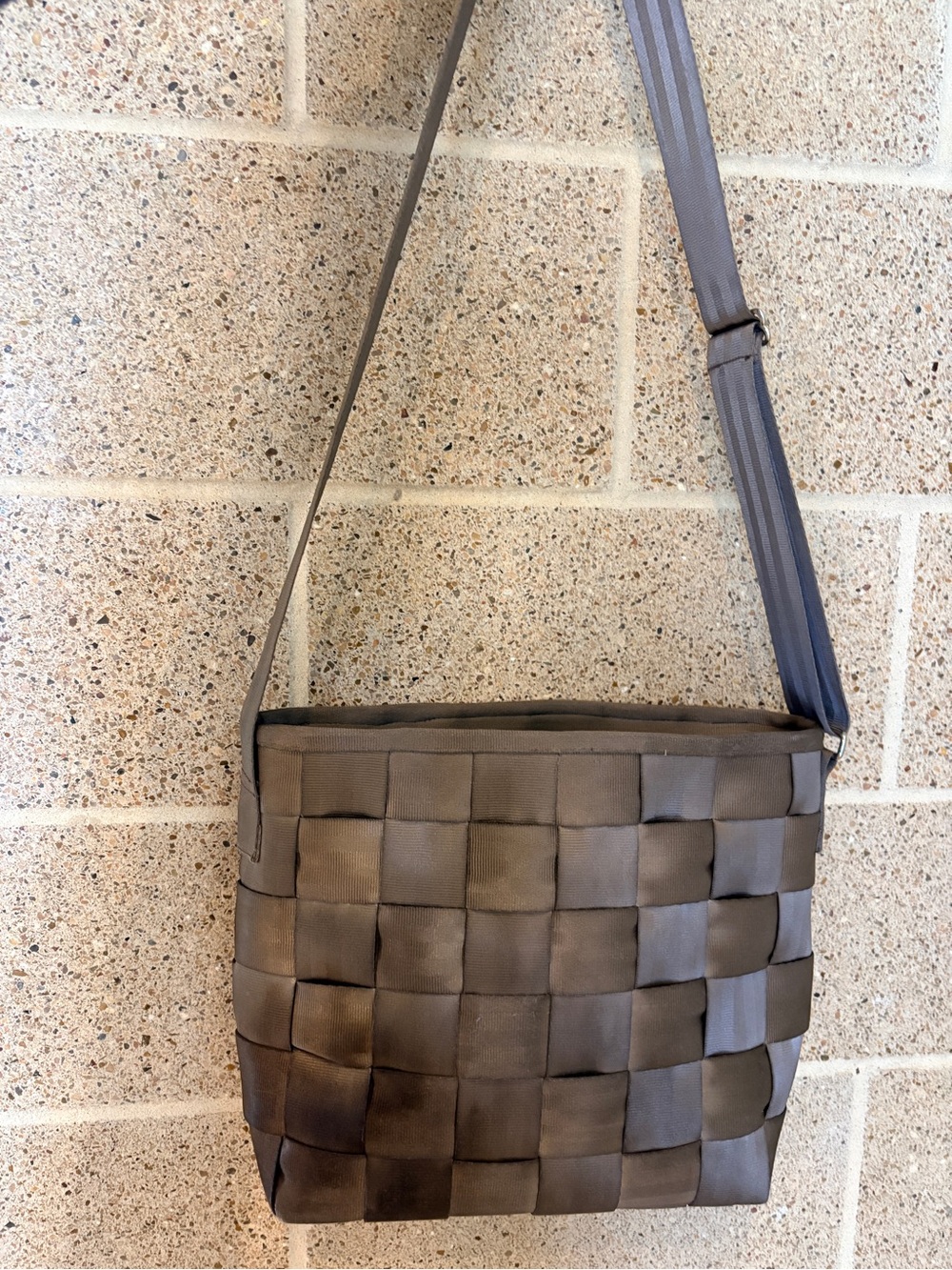 Harvey’s Original Seat Belt Crossbody Bag - Brown/Grey